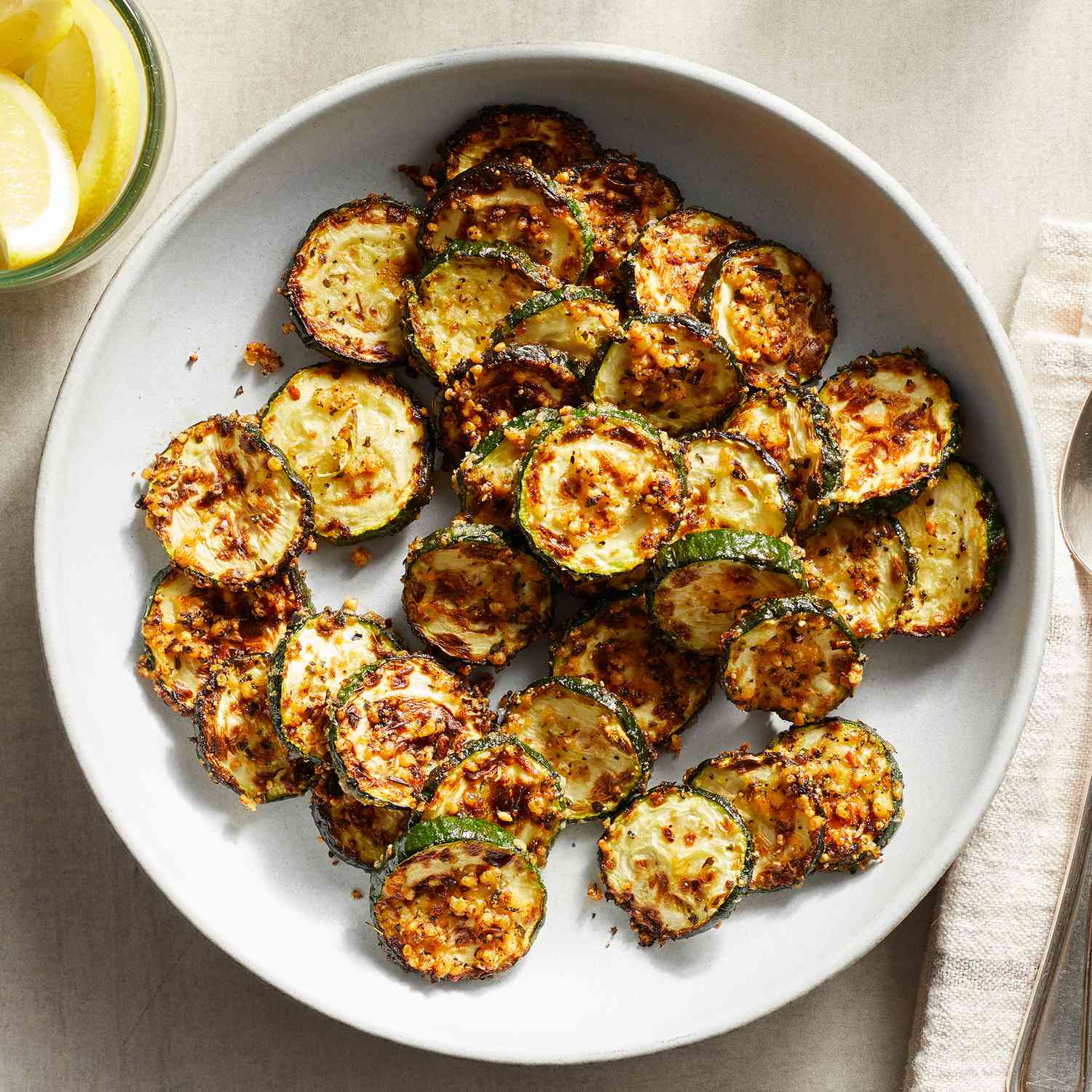 Courgette in de airfryer, heerlijk krokant en perfect gegaard.